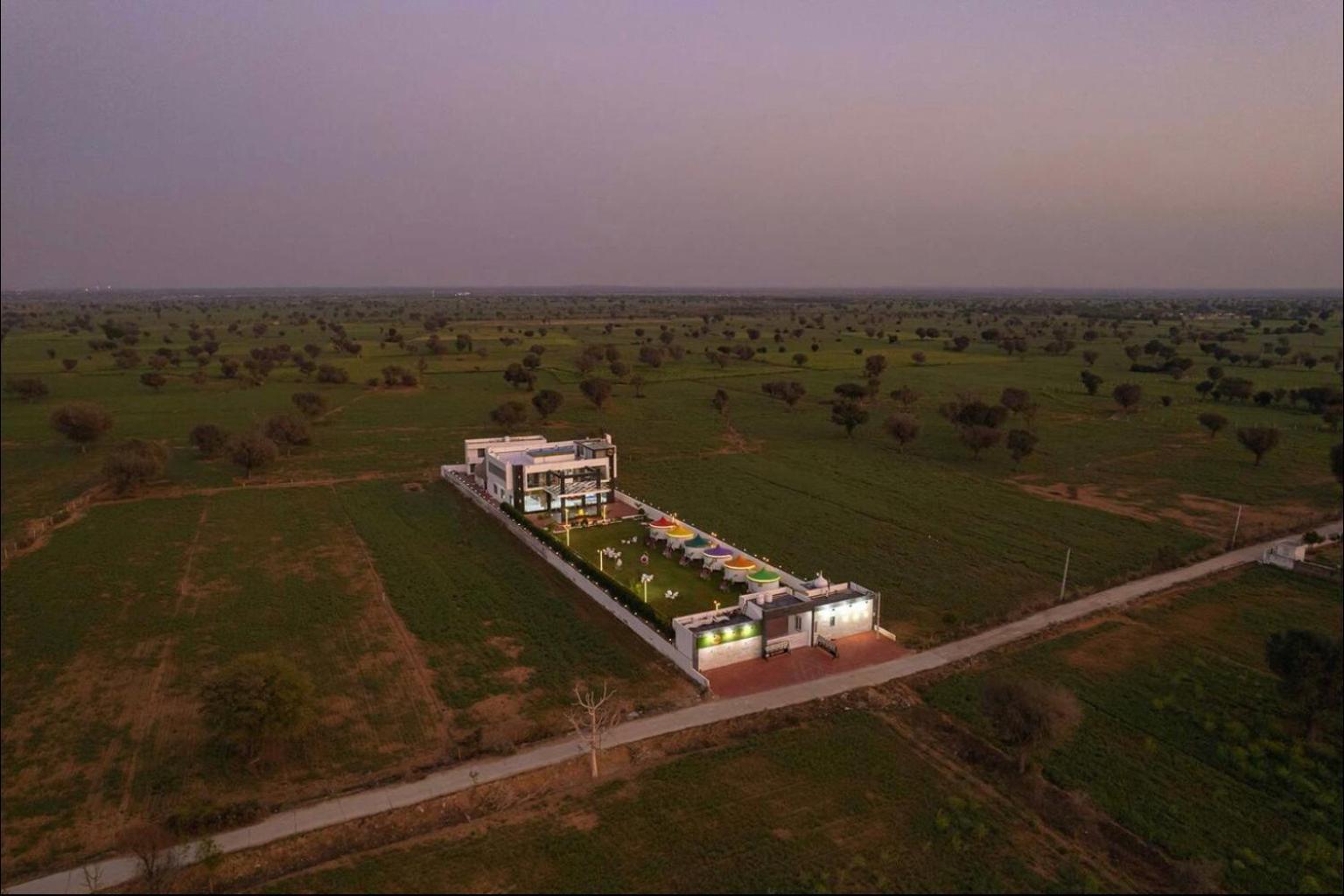 Iris Heaven'Z By Radha Rani Resort ชัยปุระ ภายนอก รูปภาพ